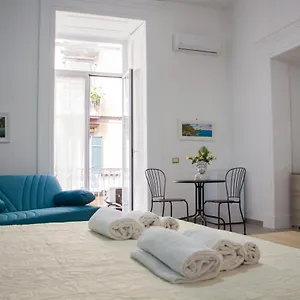 https://donna-laura-suite.hotels-amalfi.com